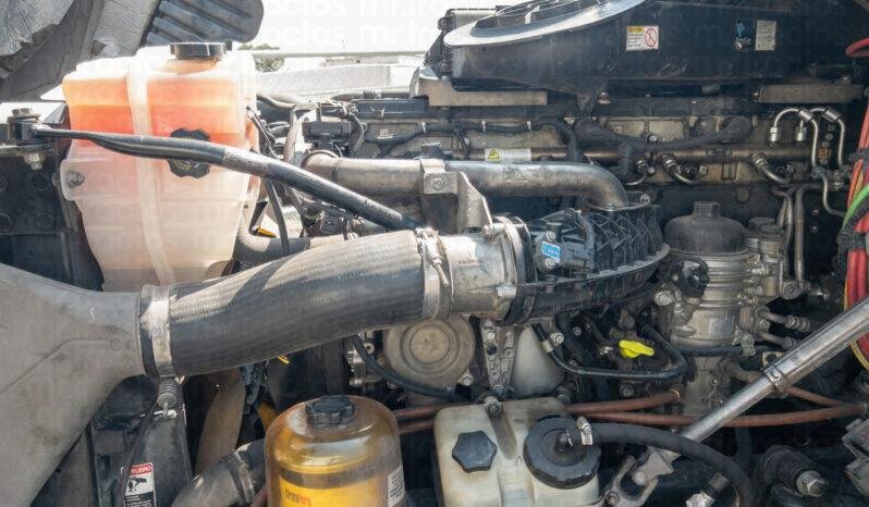 
								Freightliner Cascadia 2015 lleno									