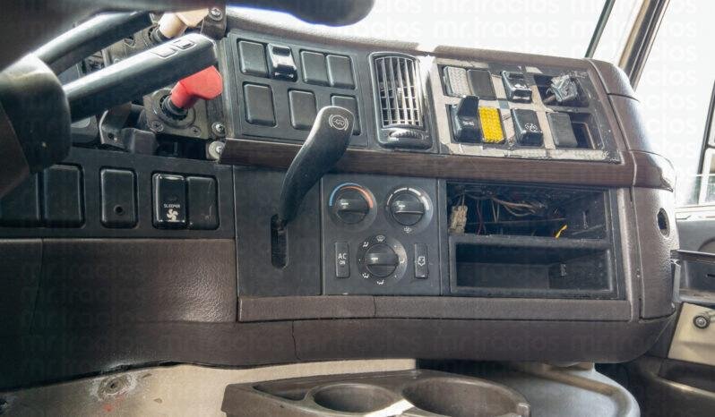 
								Volvo D13 2013 lleno									