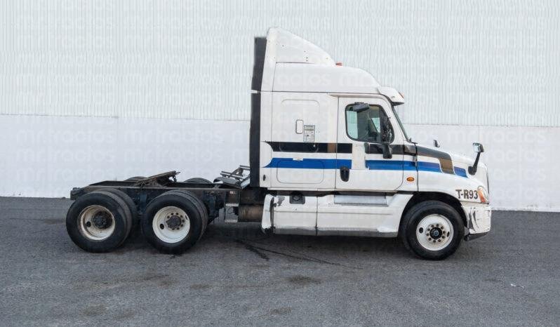 
								Freightliner Cascadia 2015 lleno									
