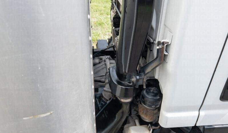 
								Isuzu Elf300 2010 lleno									